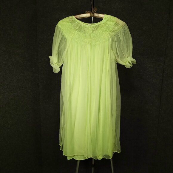 1950's Mint Julep Nylon Smocked Peignoir Set